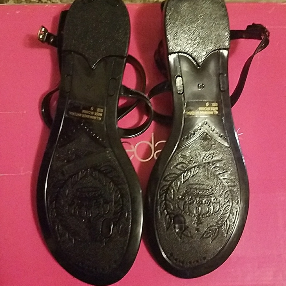 Sandals - Picture 2 of 3